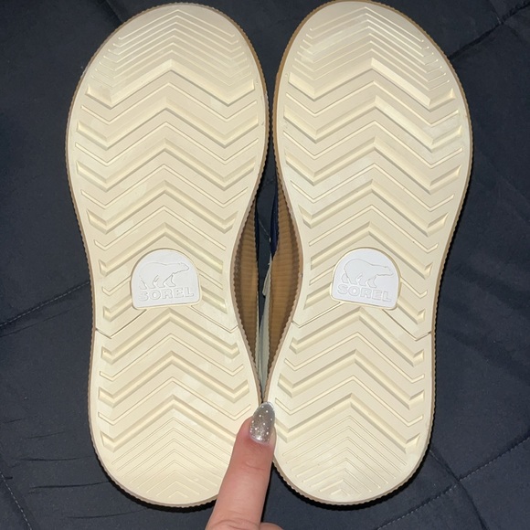 Sorel Boots - Picture 7 of 9